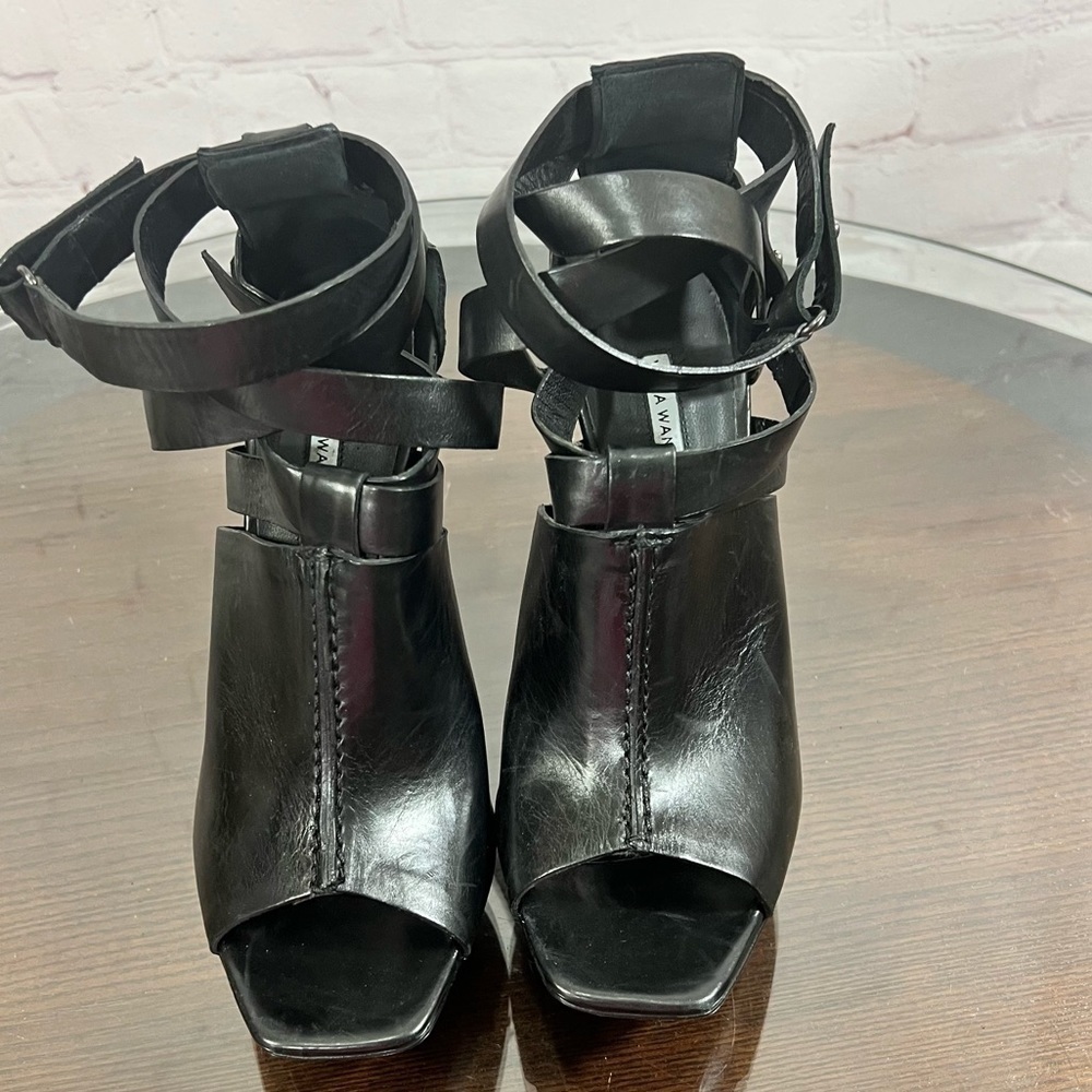 VERA WANG Lavender Hot & Sexy Cris Cross Strappy Leather Platform Sandal 6.5 EUC - Picture 14 of 16